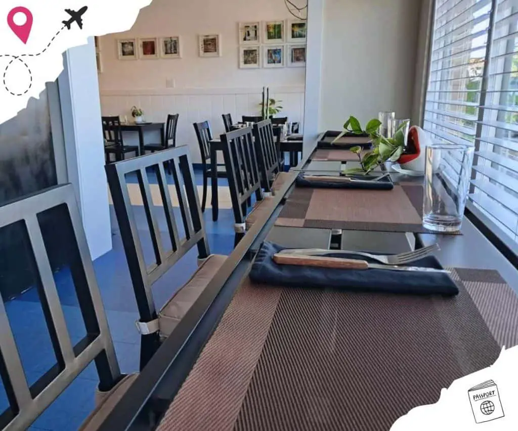 window seating at eat art love in st. Petersburg florida