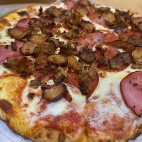 combo pizza at rigatony's in lancaster california