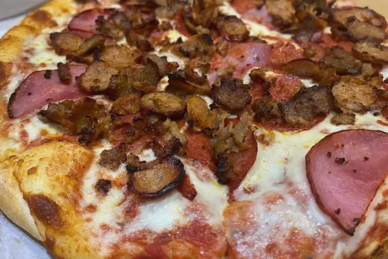 combo pizza at rigatony's in lancaster california