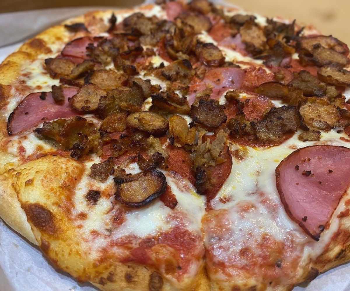 combo pizza at rigatony's in lancaster california