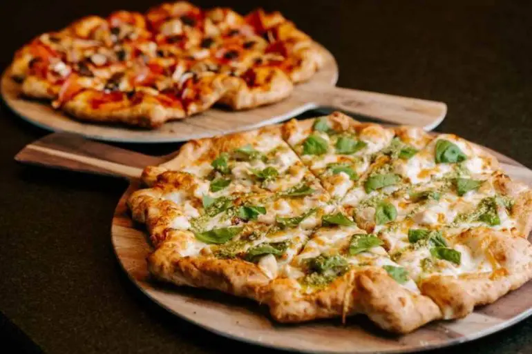 pizza at the owl bar in Frisco texas