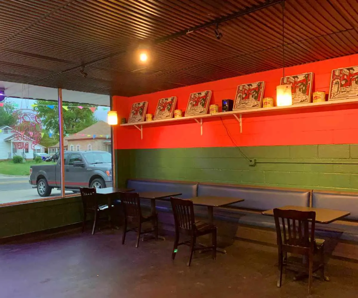 inside pronto pizza in okc