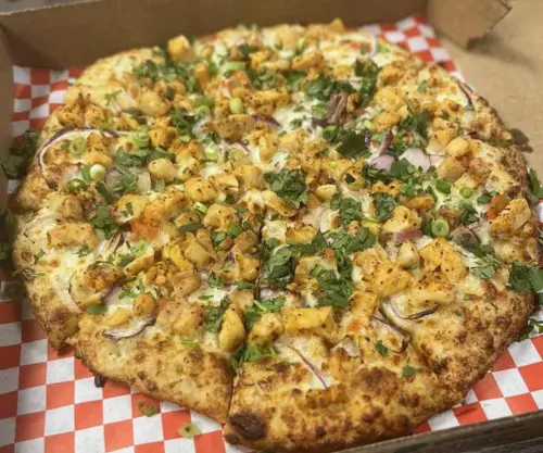 chicken pizza at curry pizza House in Sunnyvale california