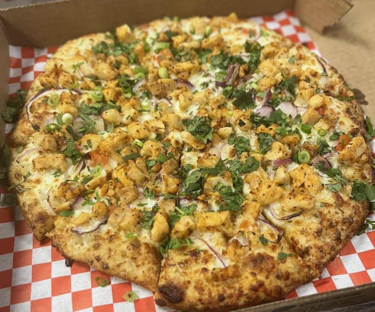 chicken pizza at curry pizza House in Sunnyvale california