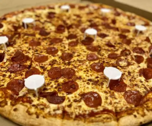 pepperoni pizza at big t's pizza in Rialto california