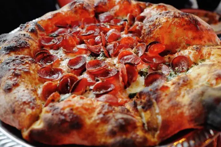 pepperoni pizza at folks pizzeria in Costa Mesa california