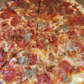 combo pizza at casa della Luce in Westerly RI