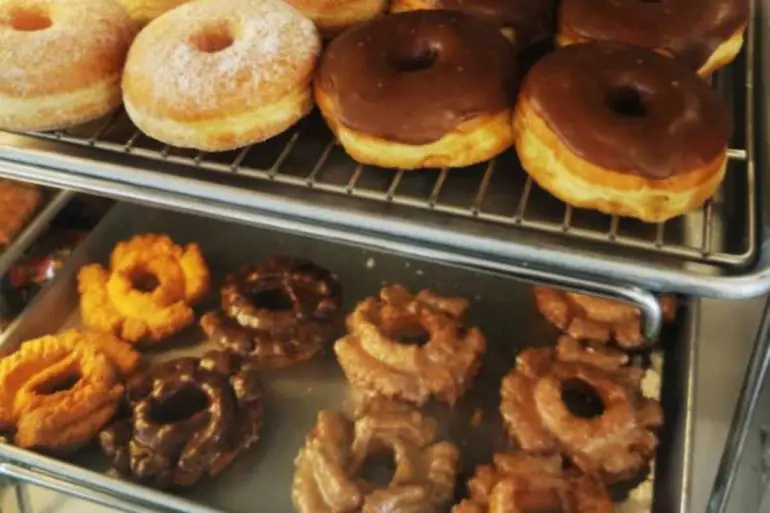donuts at howard's donuts & deli in San Bernardino california