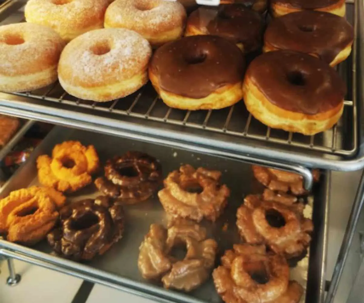 donuts at howard's donuts & deli in San Bernardino california