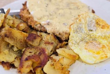 chicken fried steak and eggs at vickie's diner in Las Vegas nevada