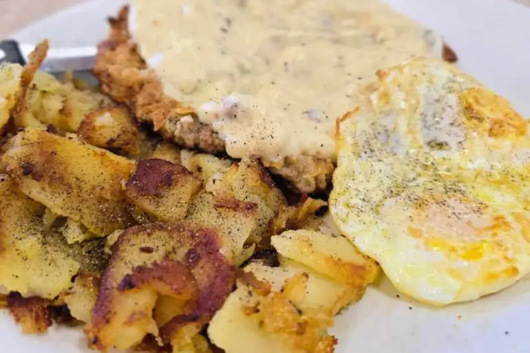 chicken fried steak and eggs at vickie's diner in Las Vegas nevada