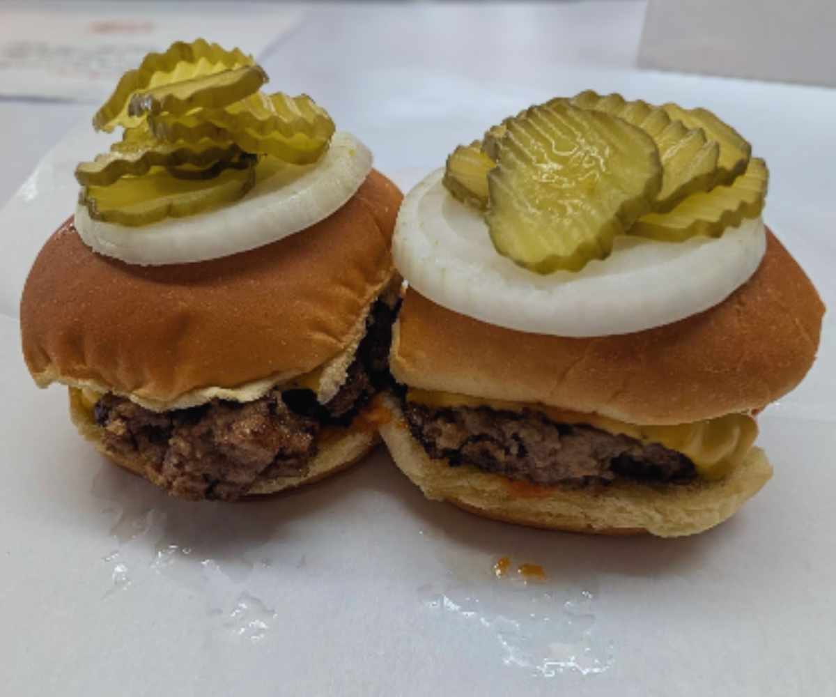 cheeseburgers at Dovie's in Tompkinsville, Kentucky