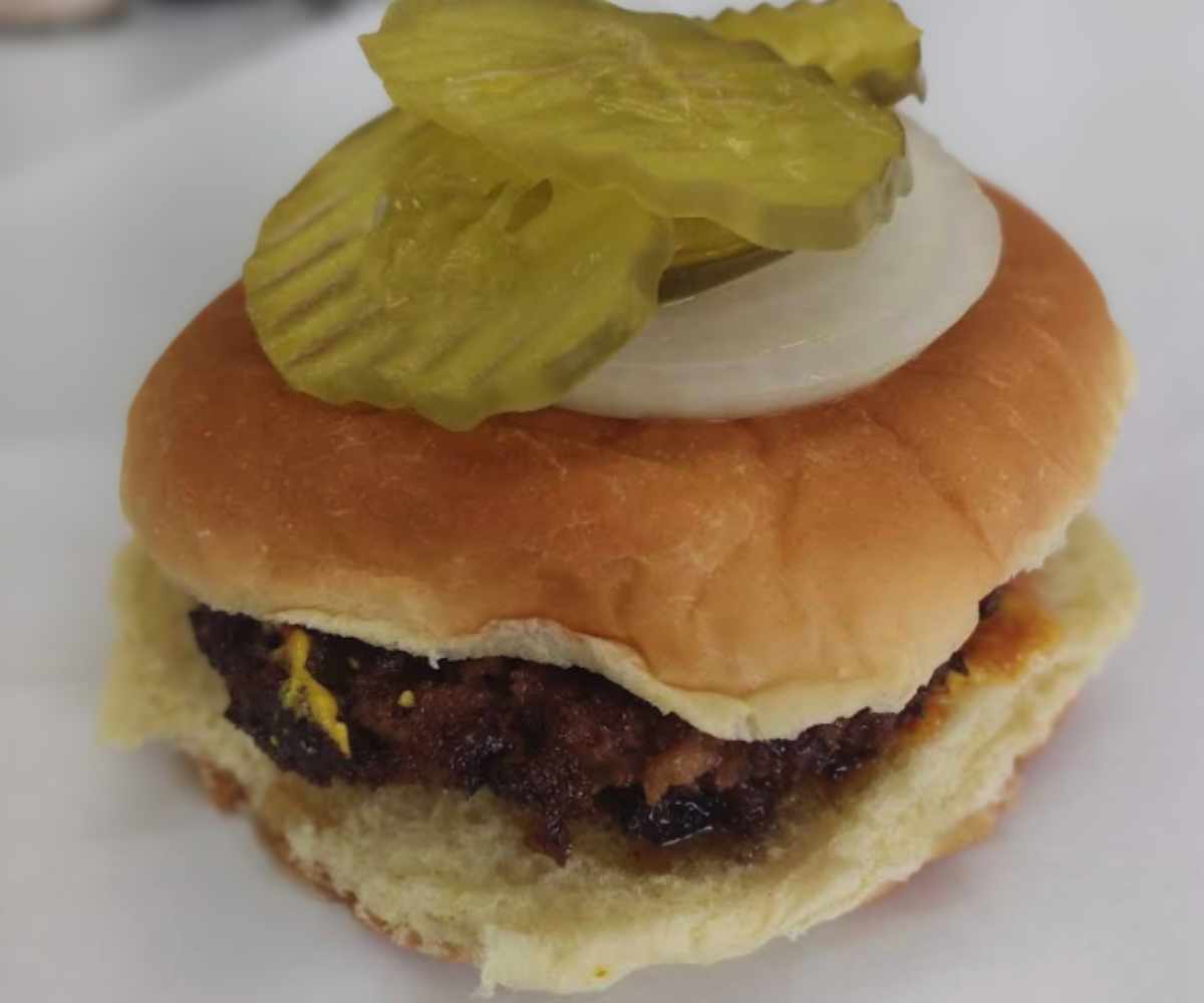 hamburger at dovie's in tompkinsville, kentucky