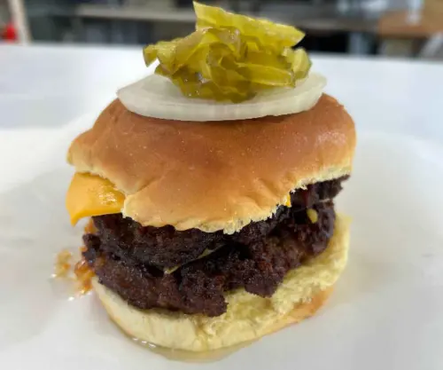 hamburger at dovie's in Tompkinsville, Kentucky