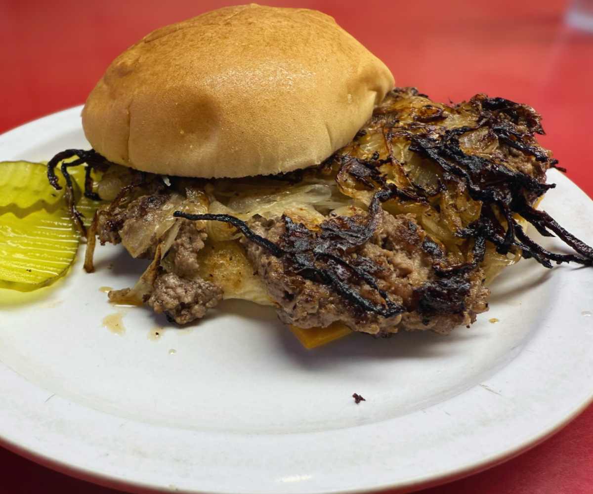 a juicy burger at robert's grill in El Reno oklahoma