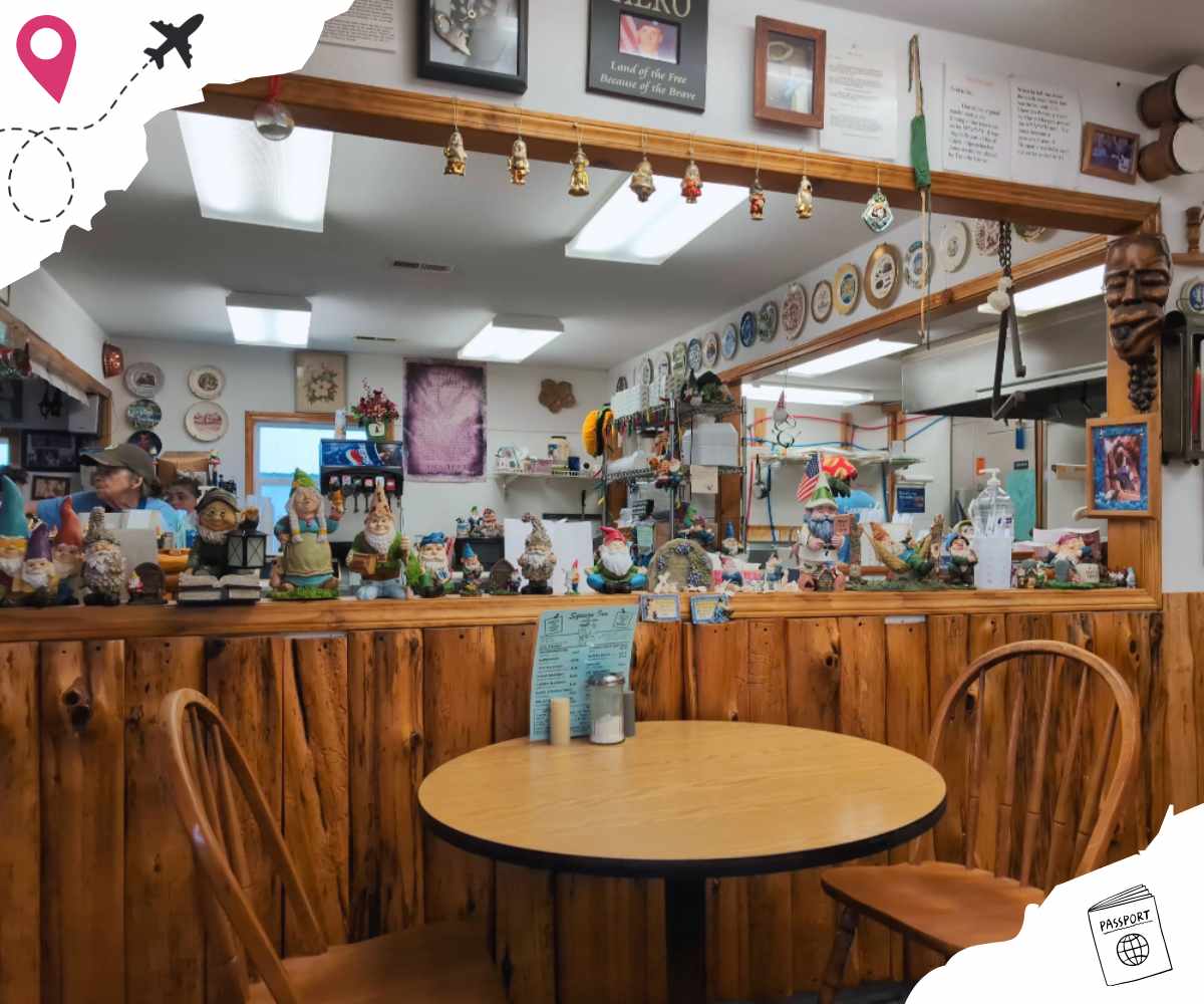 inside cute squeeze inn  in stockton, MO