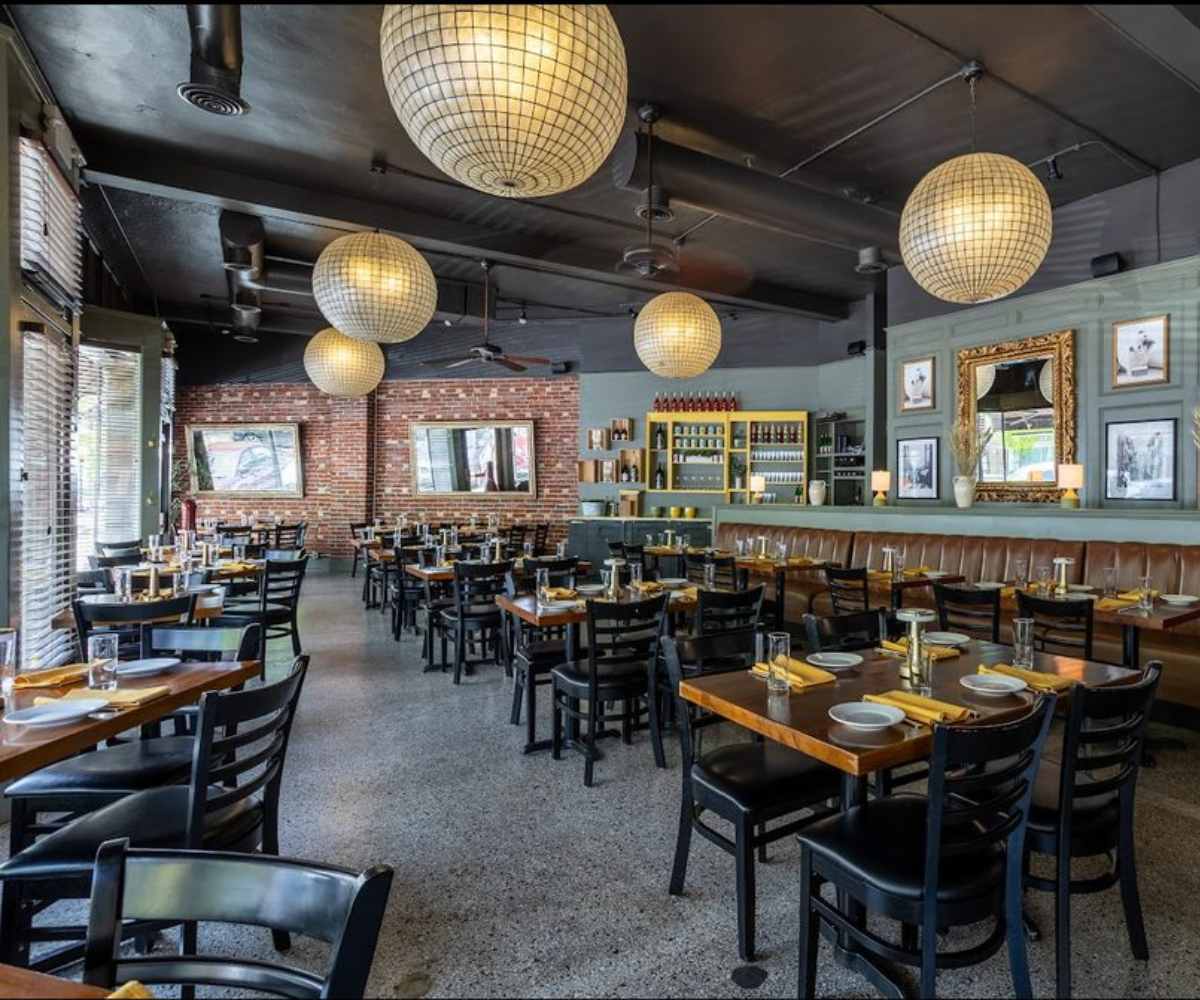 inside rosemary & olive in Indianapolis Indiana. Very cute interior