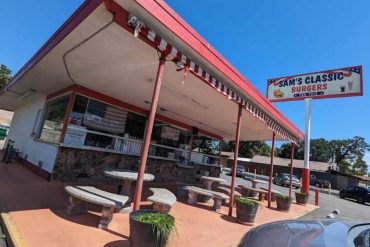 outside sam's classic burgers in citrus heights california