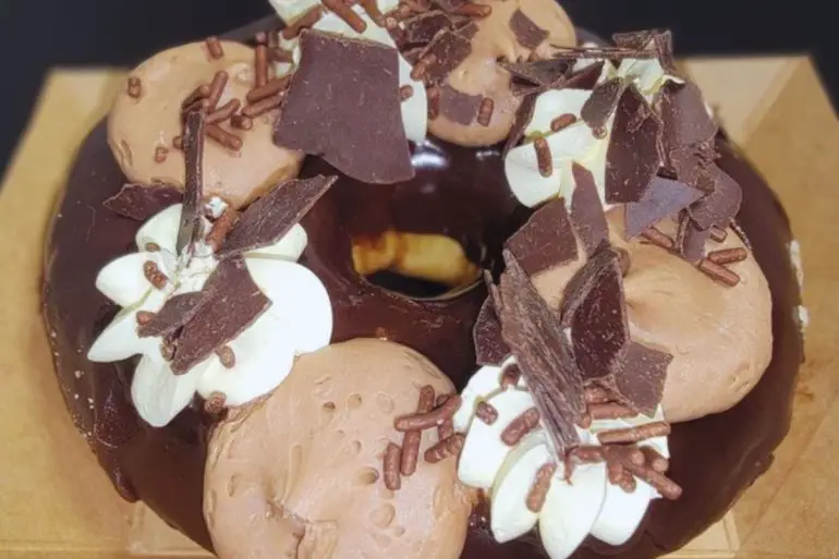 donut at DG doughnuts in ocoee florida