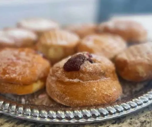 powdered donuts at frangelli's bakery & donuts in Philadelphia pa