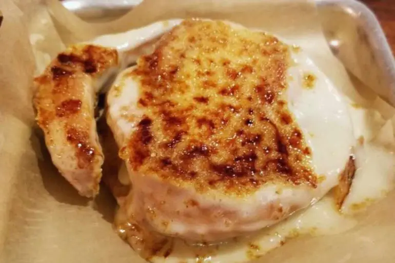 cinnamon roll at district donuts sliders brews in New orleans louisiana