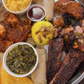 bbq plate at smoke n ash BBQ in Arlington texas