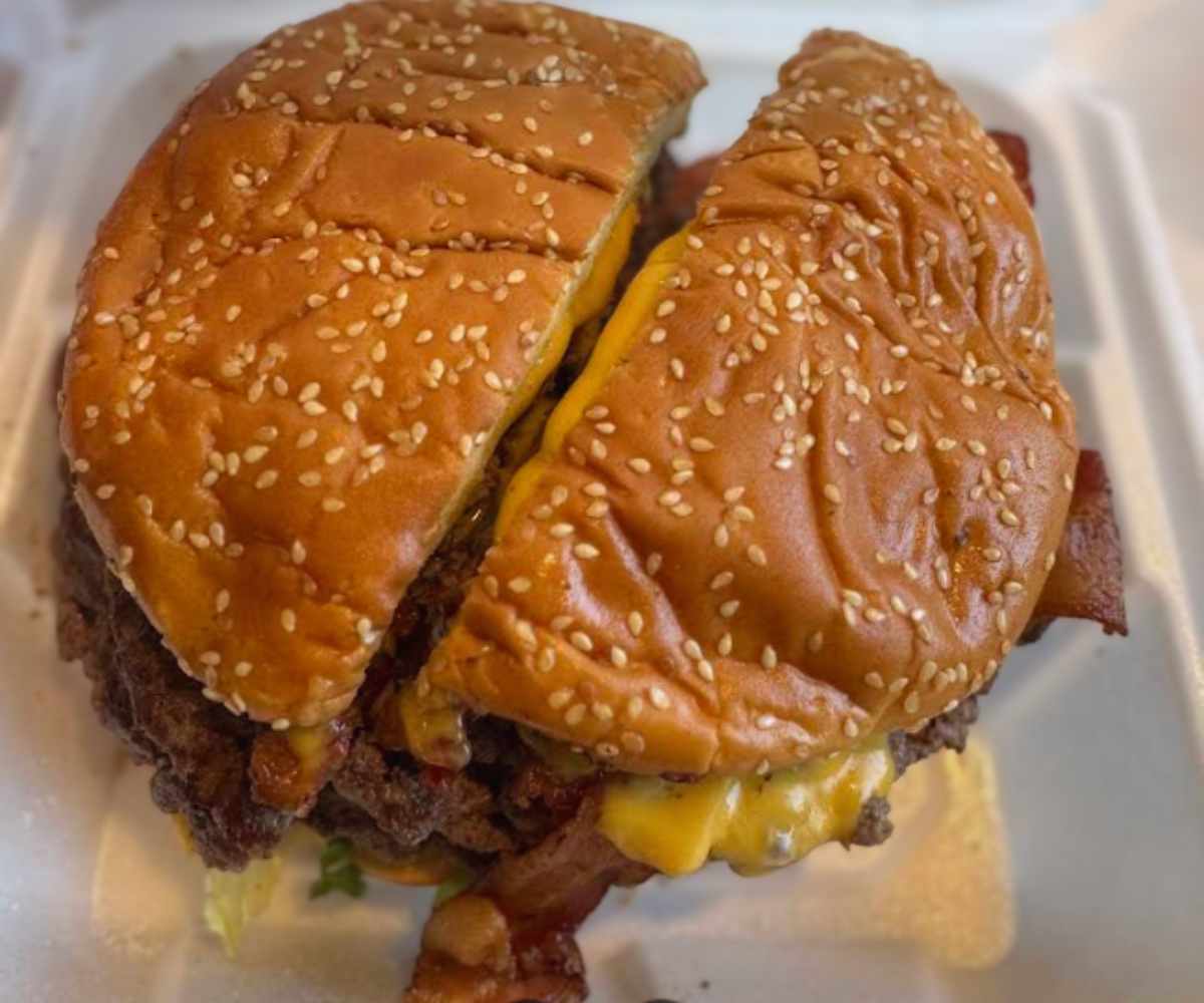 delicious burger at woody's drive-in in Murray utah