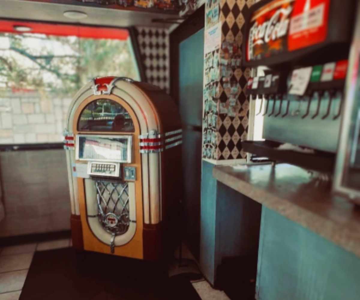 juke box at woody's drive-in in murray ut