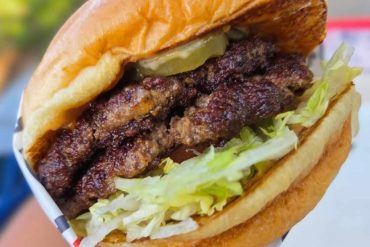 burger at irv's burgers in Malibu california