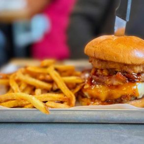 cheeseburger at scottie b's burgers in Chattanooga tennessee