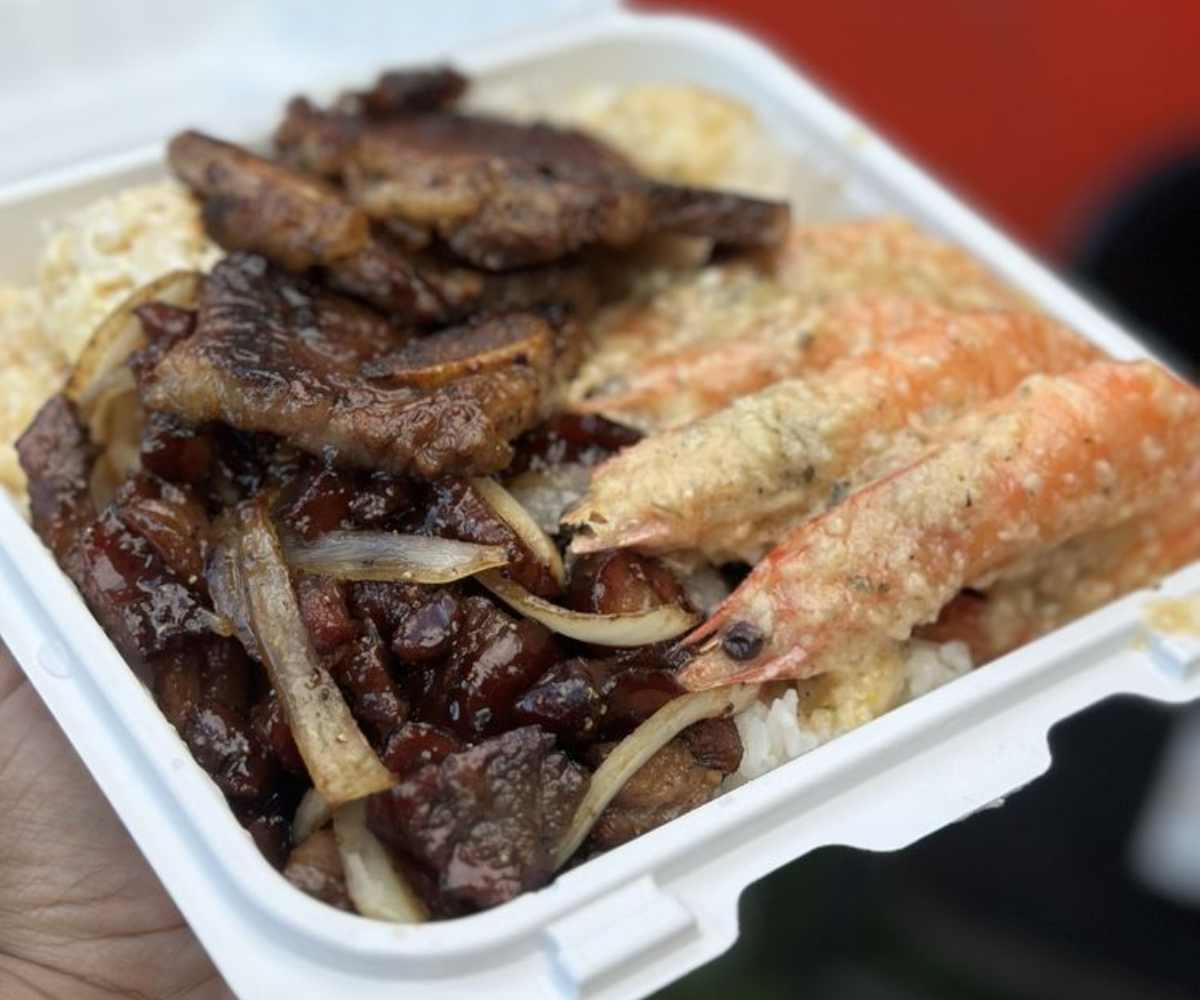 ribs and shrimp at Trydis BBQ in Honolulu hi