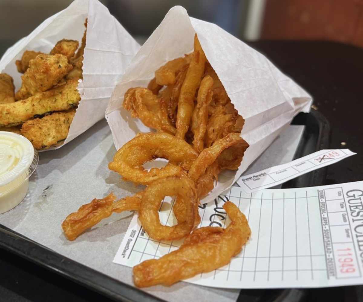 onion rings at broiler bay hamburgers in Bellevue wa