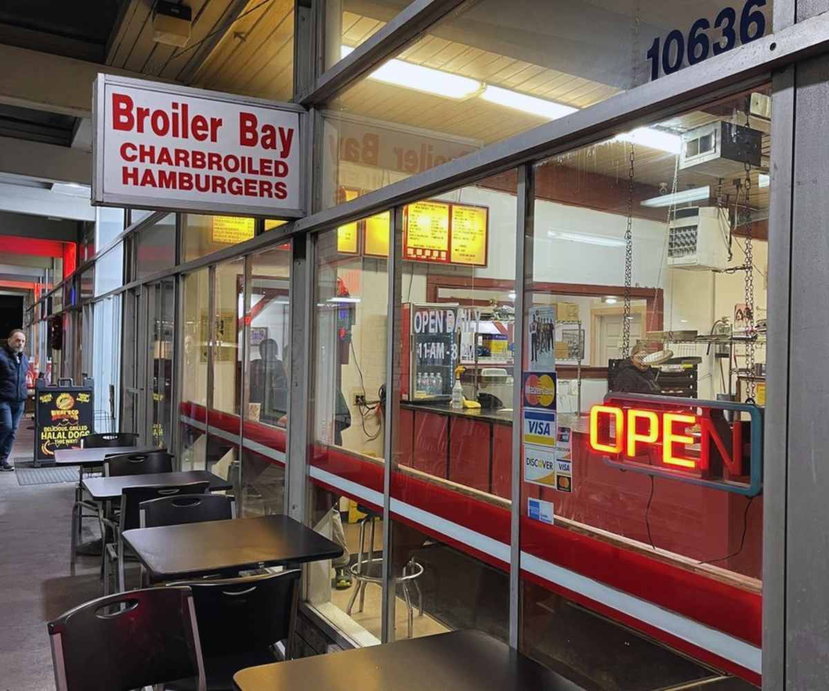 outside broiler bay hamburgers in Bellevue wa