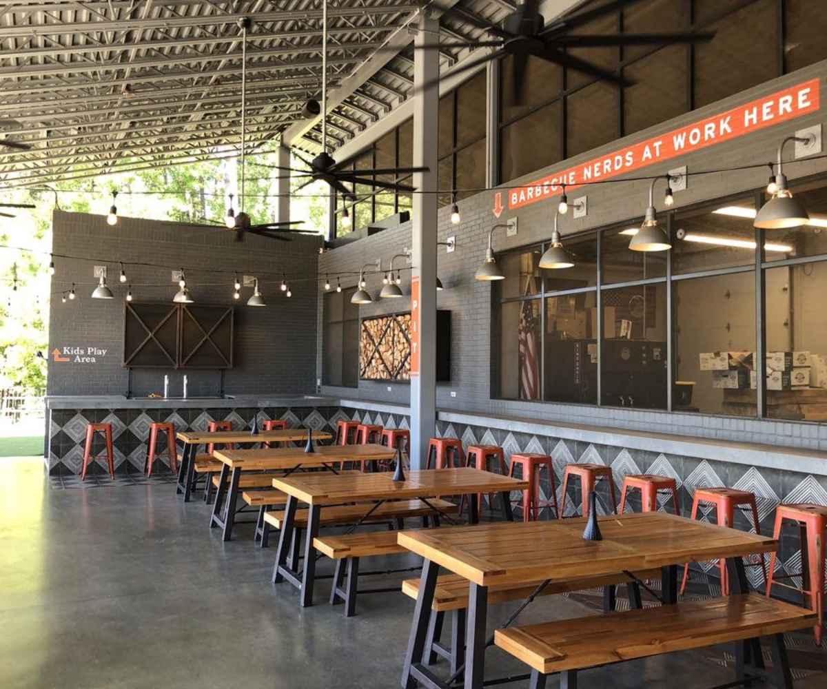 outside patio at prime barbecue in Knightdale north carolina