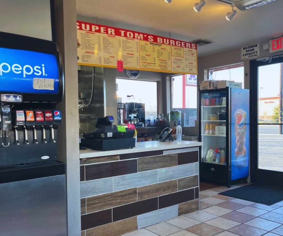 inside super tom's burgers in bakersfield ca