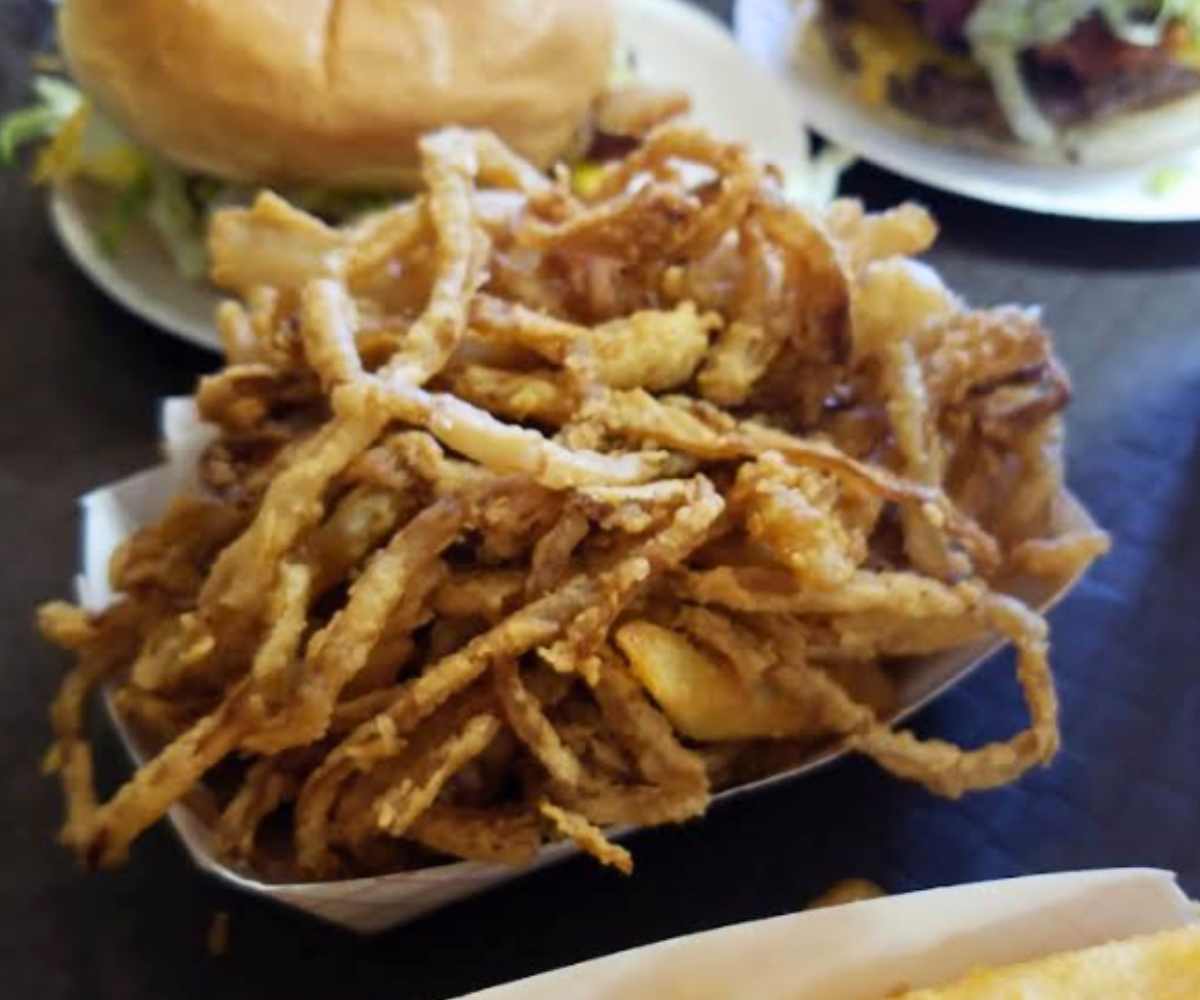string onion rings at cotten's famous hamburgers