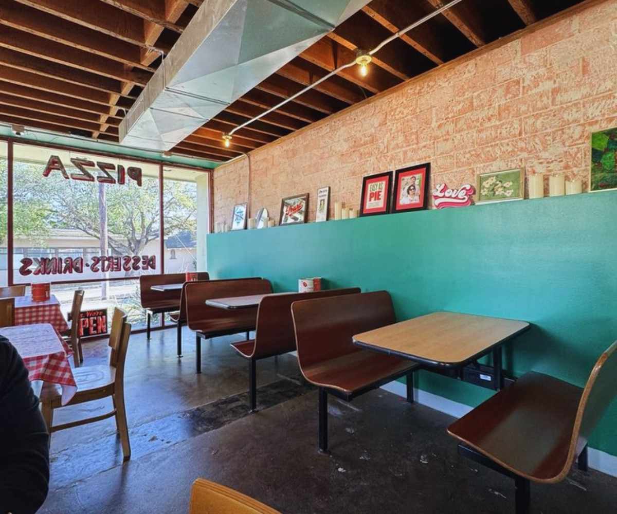 inside lovers pizzeria in San Antonio texas