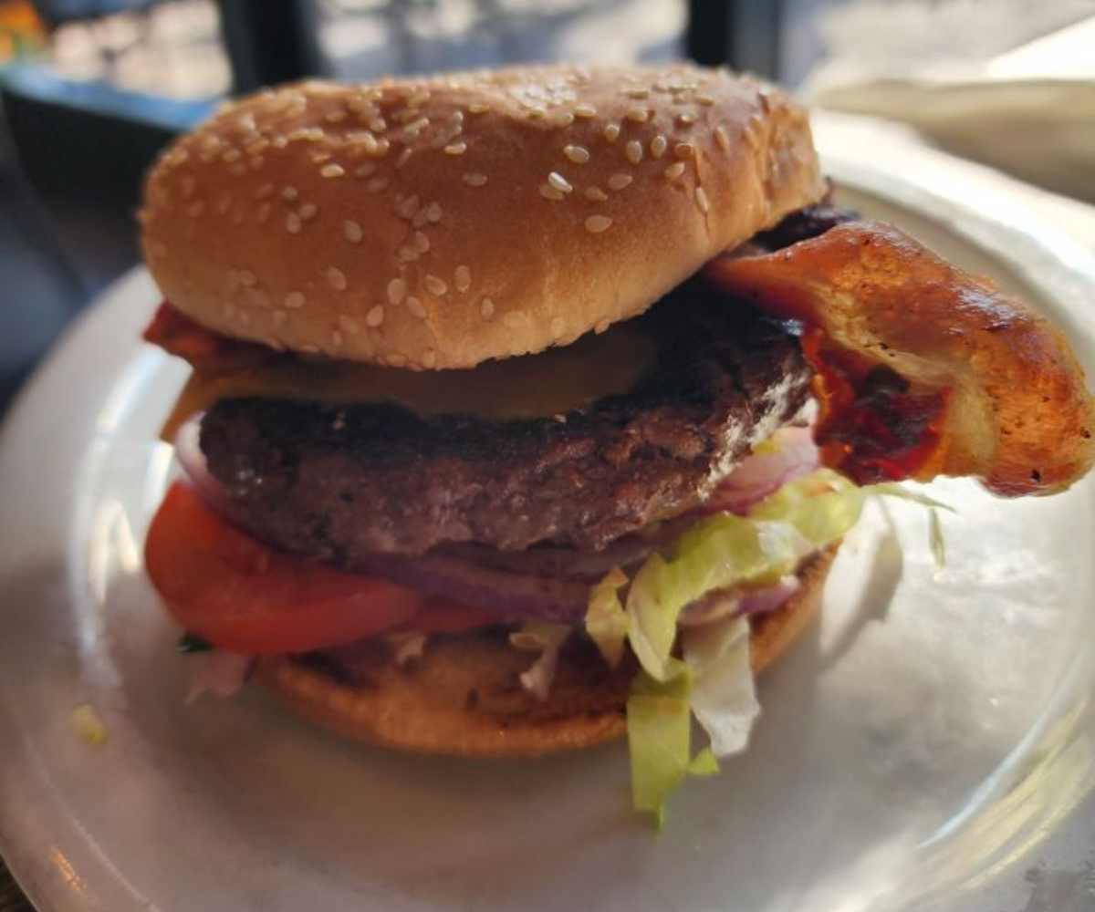 bacon cheeseburger at fat maddie's grille in San Ramon California