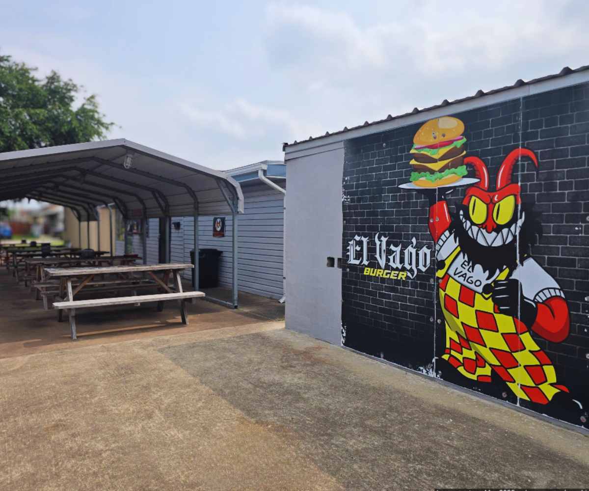 outside El vago burger & BBQ in Corpus Christi, Texas