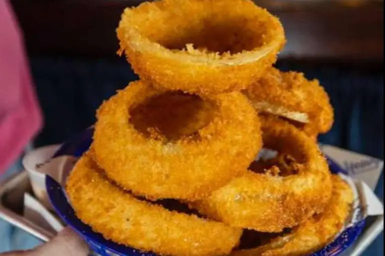 onion rings at heavy's barburger in Boulder colorado