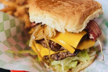 double cheeseburger at STevieboy burgers in Galt california
