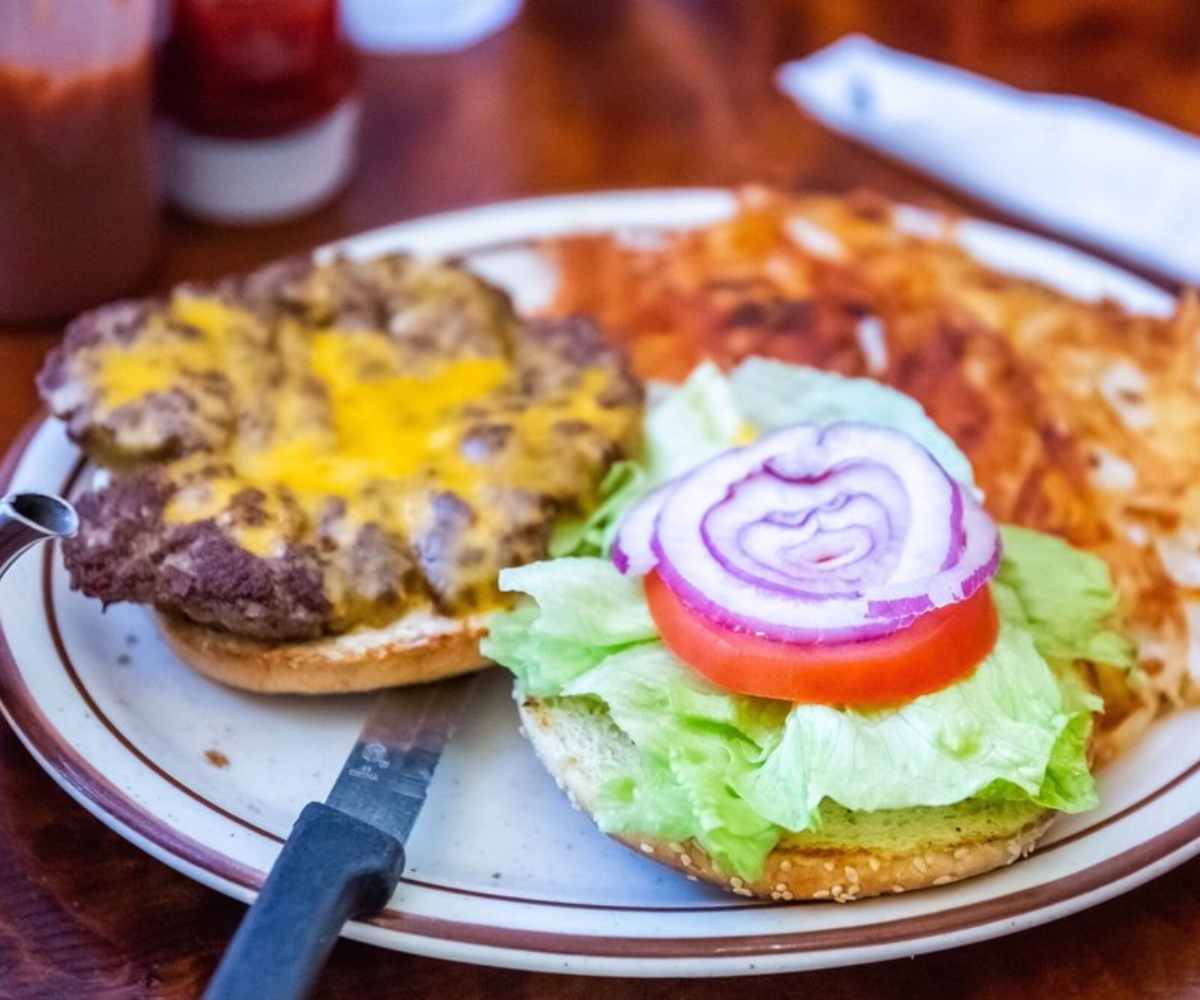 burger at dudley's Oldtown in Salinas ca