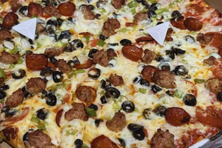 pizza at fat mike's pizza in elk Grove california