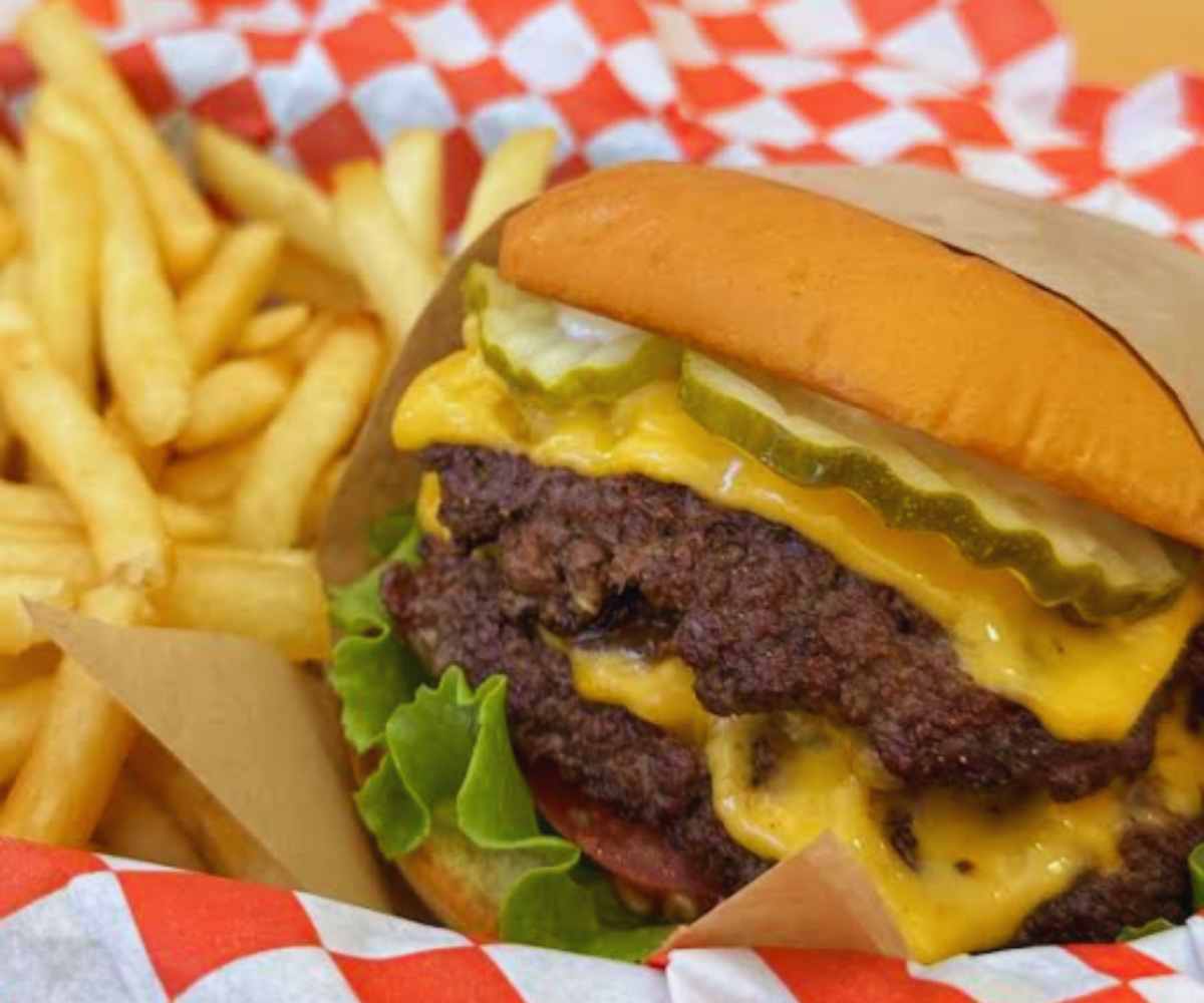 double smash cheeseburger at Oh G Burger in Hayward, CA