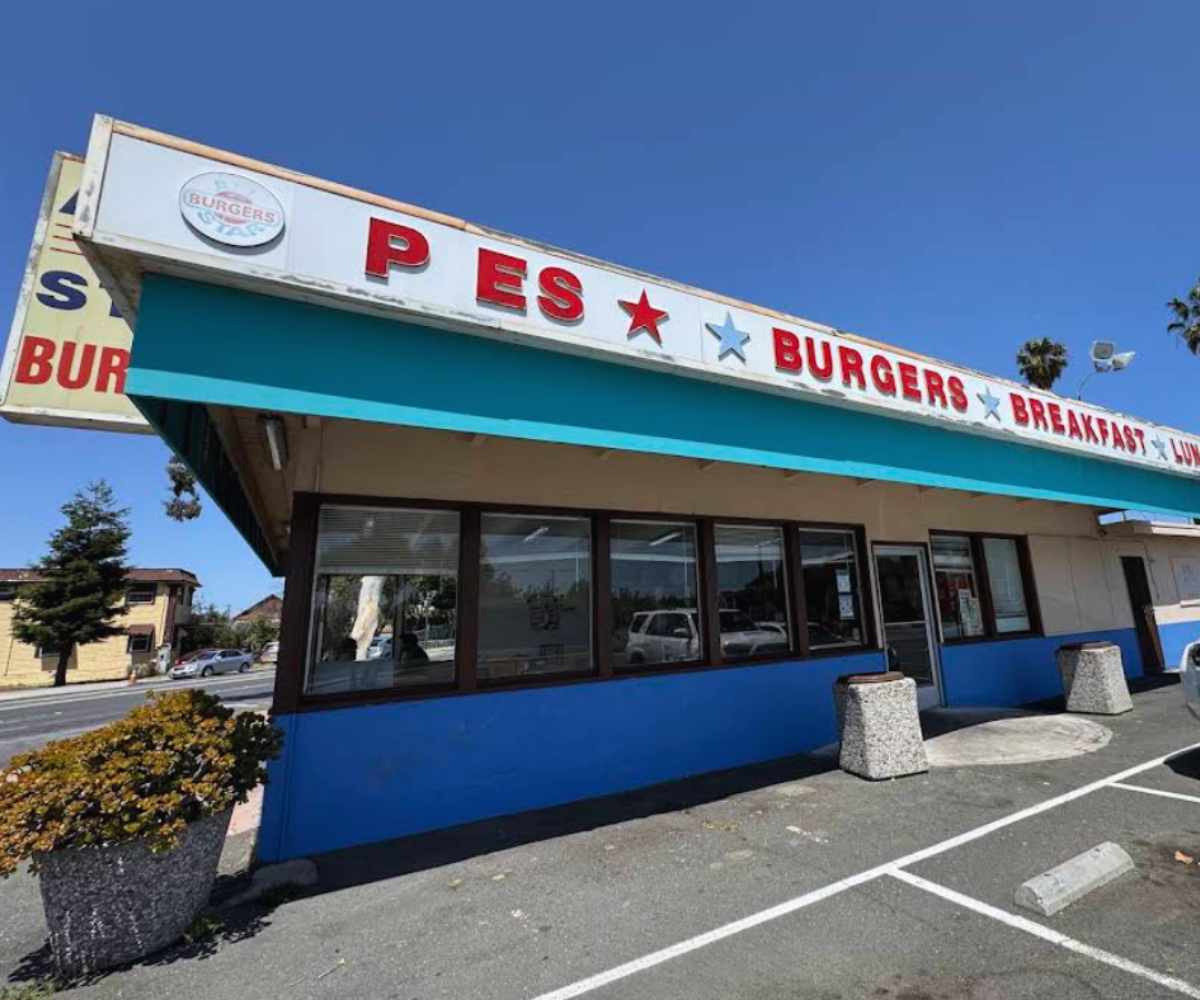 outside of all star burgers in Newark ca