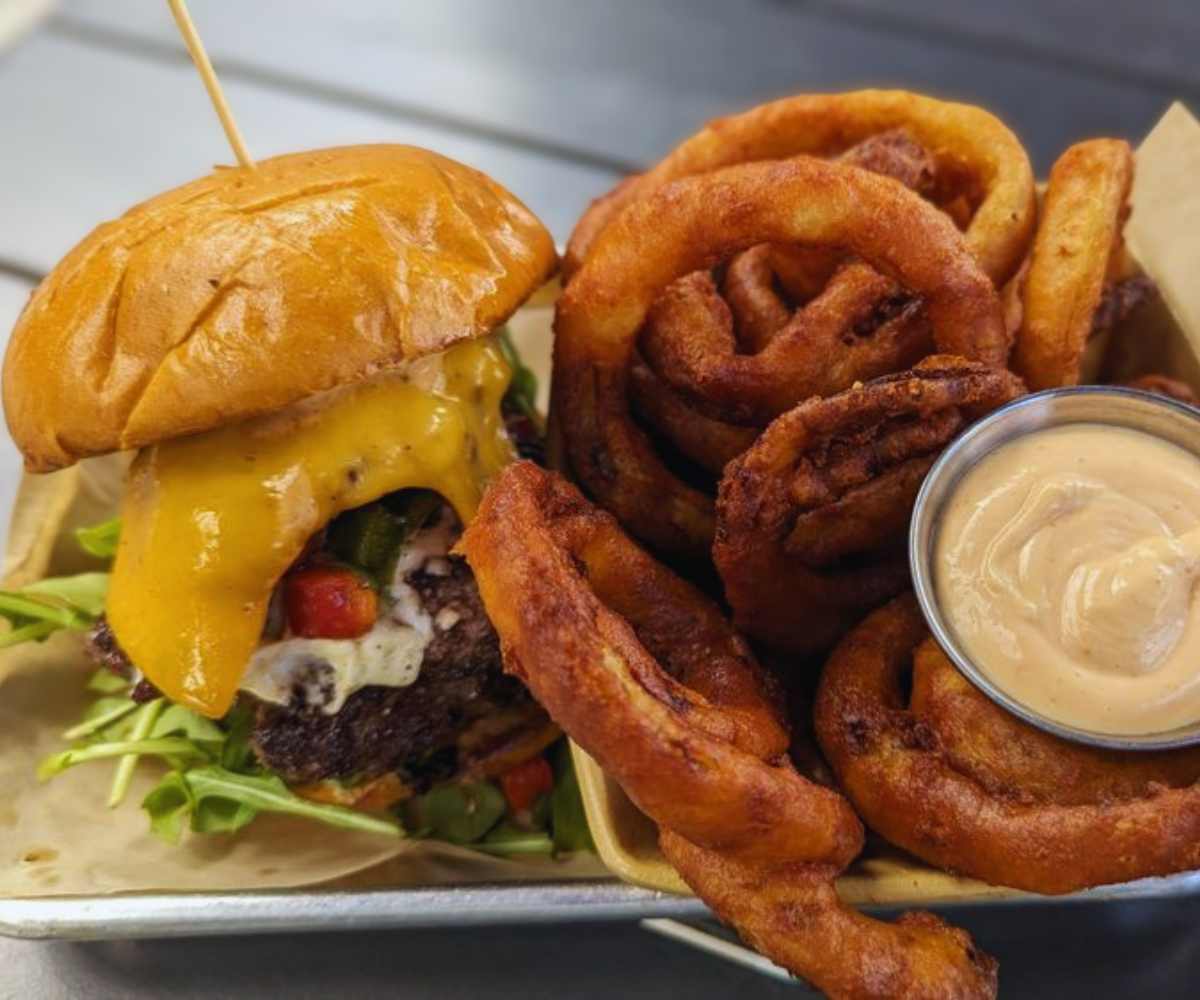 burger and onion rings at burger bench in Escondido california