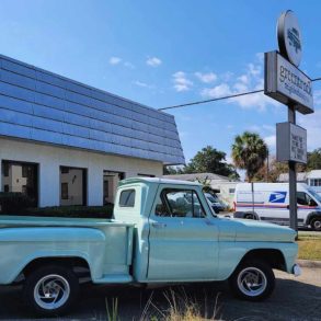 outside at green truck neighborhood pub in Savannah georgia