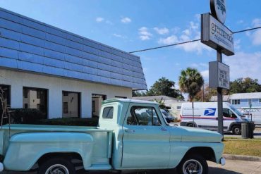 outside at green truck neighborhood pub in Savannah georgia