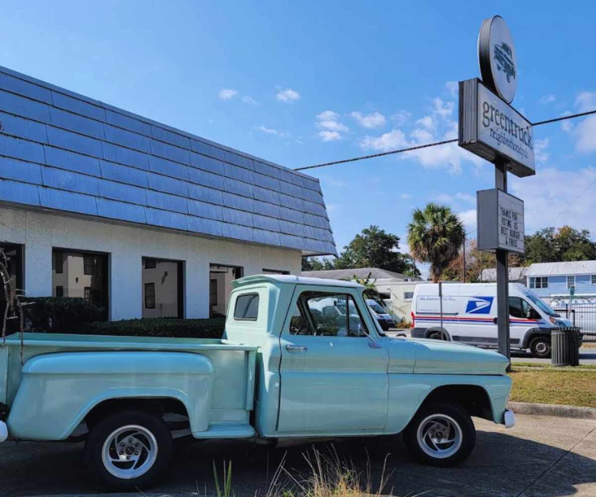 outside at green truck neighborhood pub in Savannah georgia