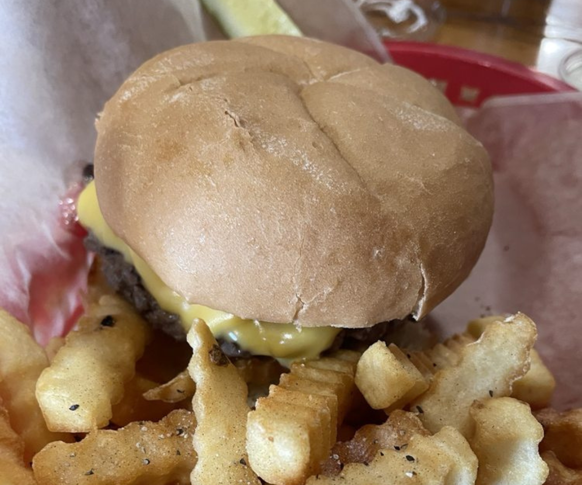 Cheeseburger with Fries